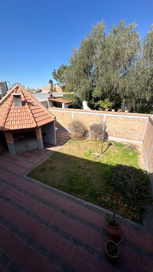 EXCELENTE CASA A LA VENTA EN LA SEXTA SECCION DE MENDOZA