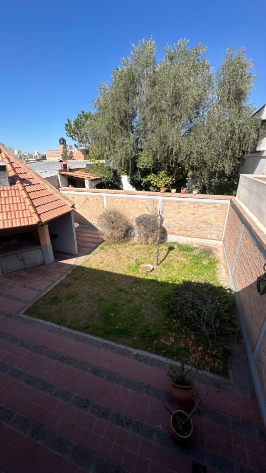 EXCELENTE CASA A LA VENTA EN LA SEXTA SECCION DE MENDOZA