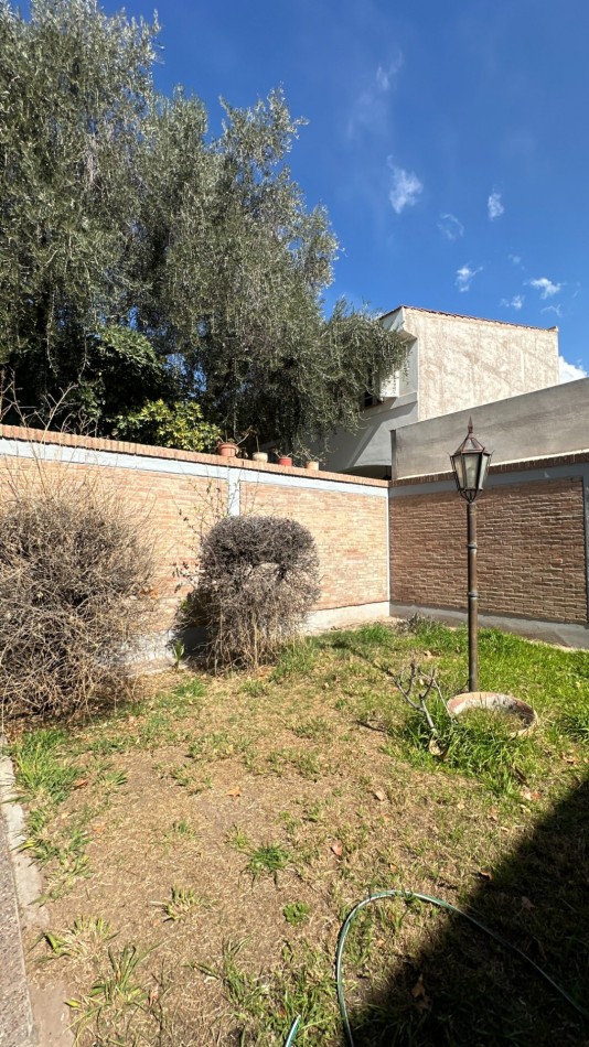 EXCELENTE CASA A LA VENTA EN LA SEXTA SECCION DE MENDOZA