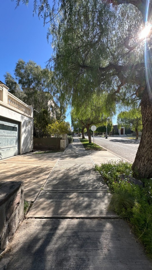 ESPECTACULAR CASA EN VENTA EN BARRIO DALVIAN