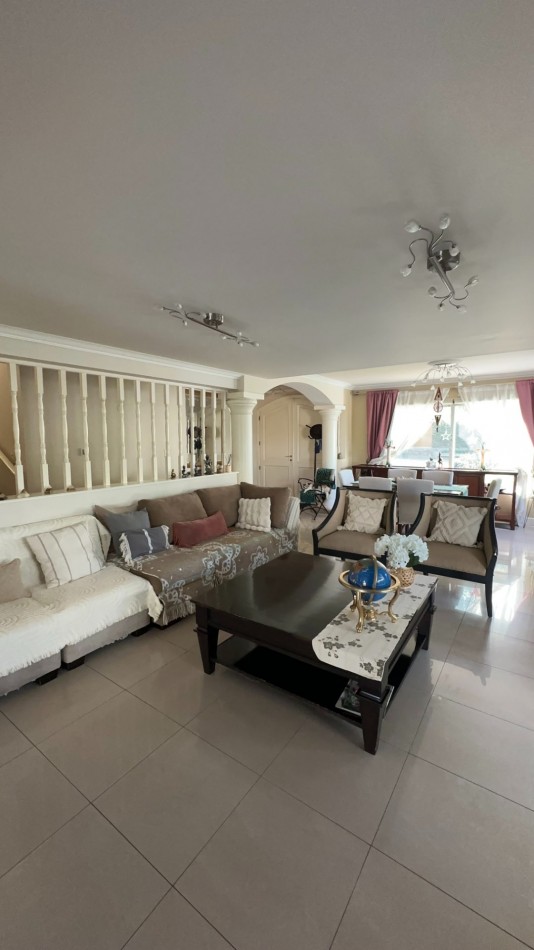 ESPECTACULAR CASA EN VENTA EN BARRIO DALVIAN