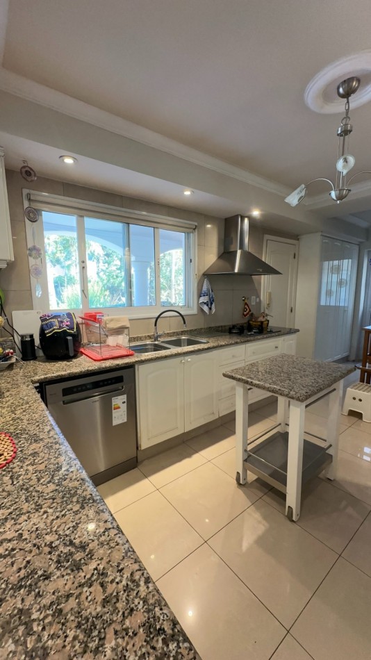 ESPECTACULAR CASA EN VENTA EN BARRIO DALVIAN