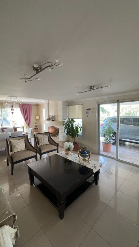 ESPECTACULAR CASA EN VENTA EN BARRIO DALVIAN