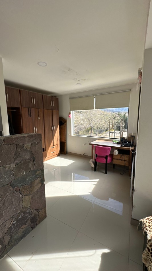 Gran casa en el pedemonte mendocino