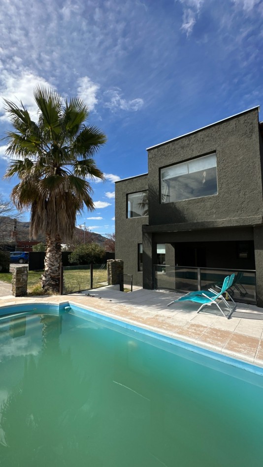 Gran casa en el pedemonte mendocino