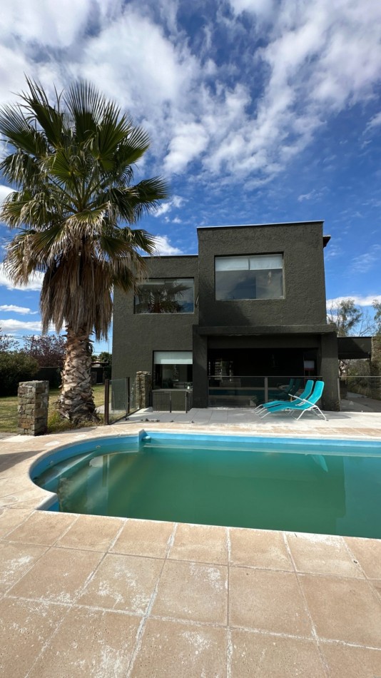 Gran casa en el pedemonte mendocino