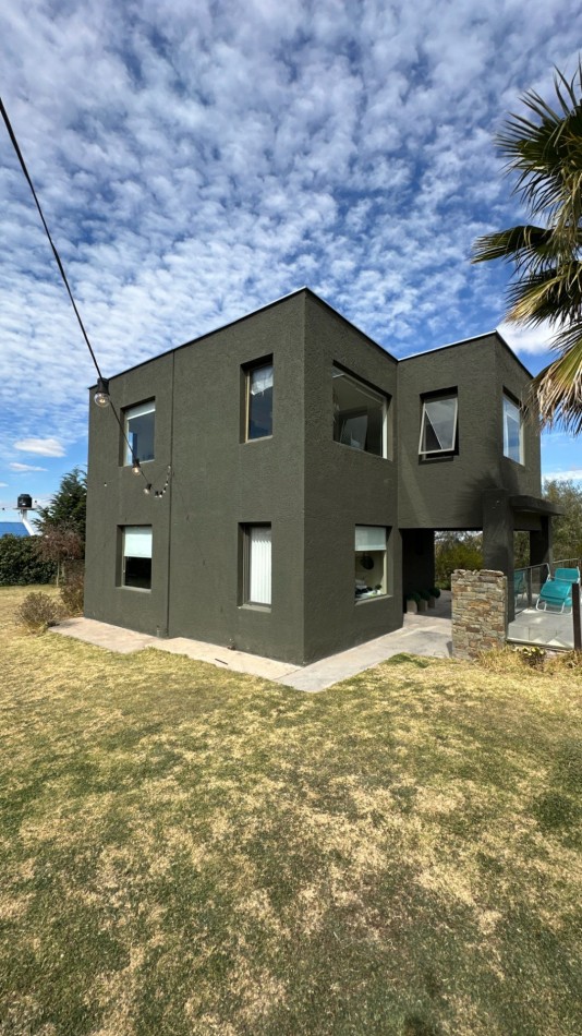Gran casa en el pedemonte mendocino