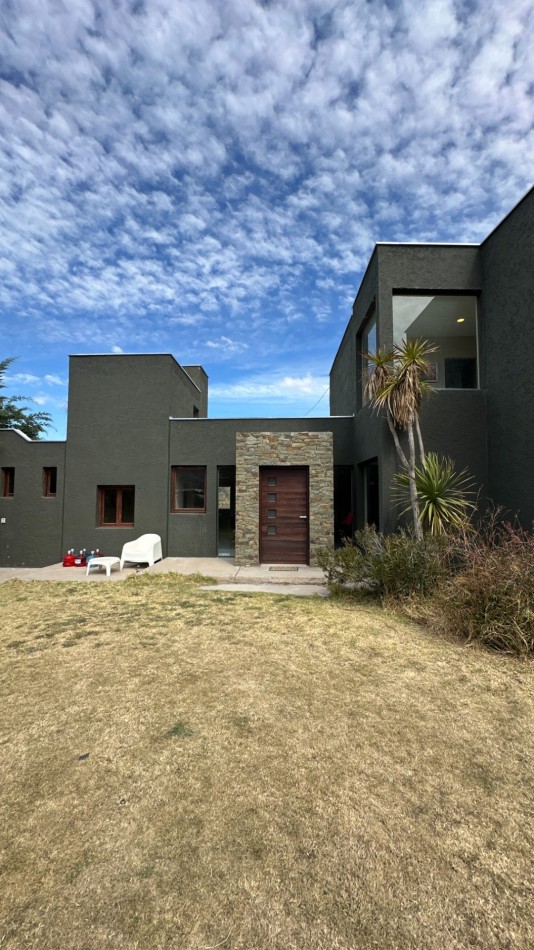 Gran casa en el pedemonte mendocino