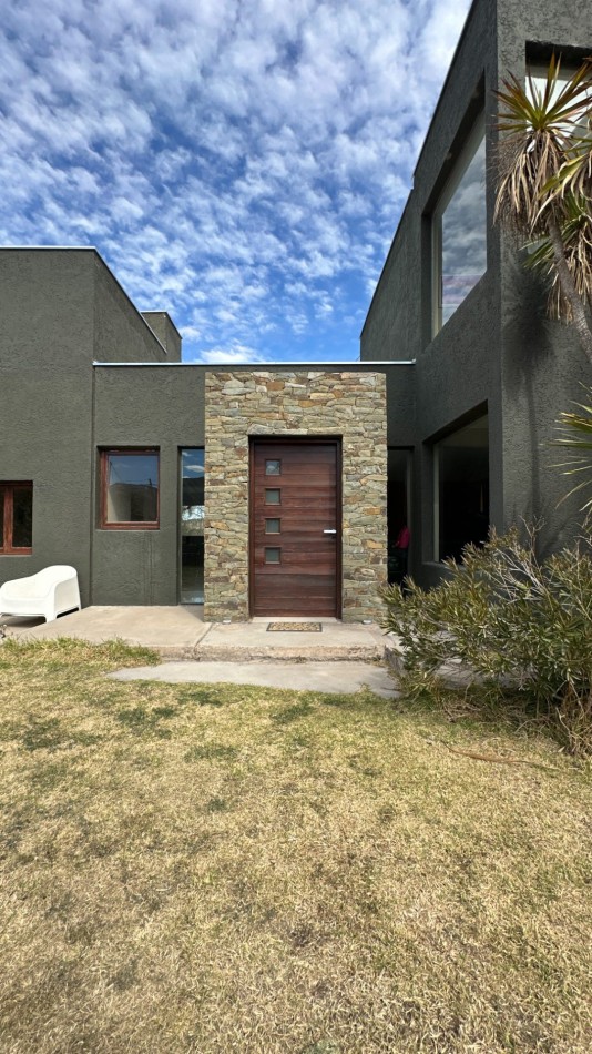 Gran casa en el pedemonte mendocino