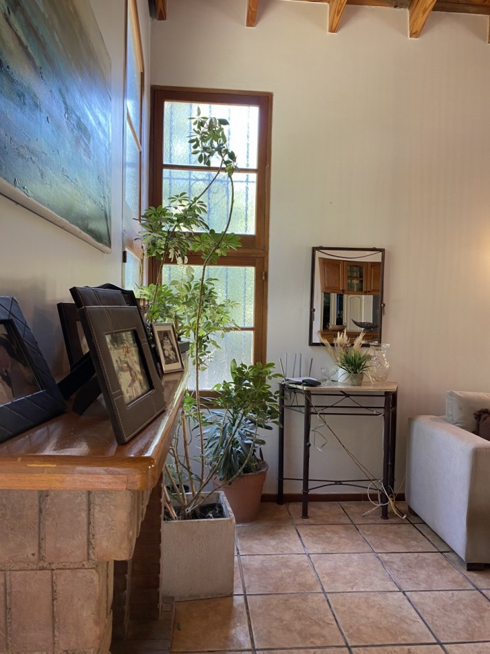 AMPLIA CASA EN VENTA EN BARRIO "ALTO CHACRAS", CHACRAS DE CORIA 