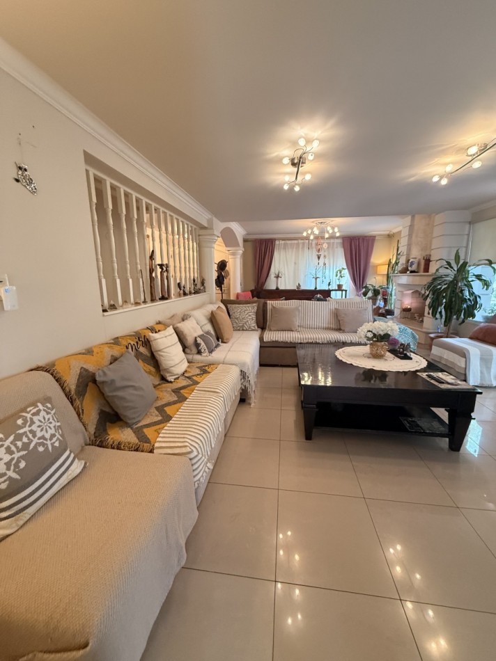 ESPECTACULAR CASA EN VENTA EN BARRIO DALVIAN