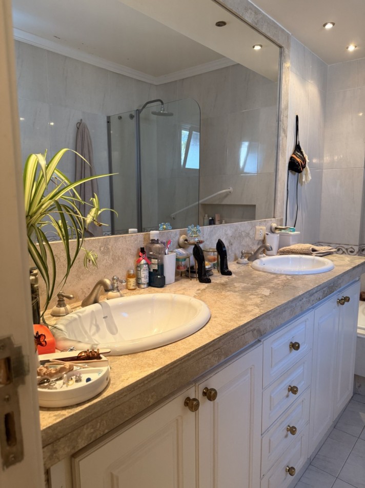 ESPECTACULAR CASA EN VENTA EN BARRIO DALVIAN