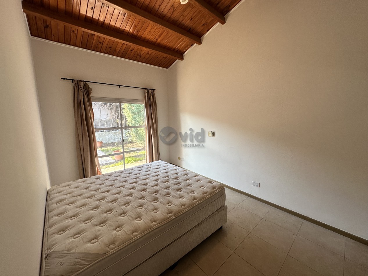 LUMINOSA CASA EN VENTA EN BARRIO PRIVADO DALVIAN-