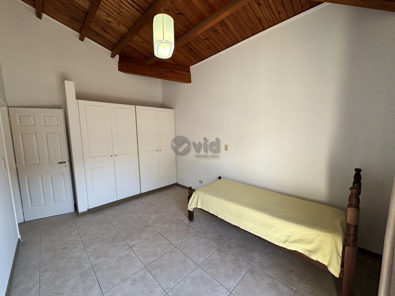 LUMINOSA CASA EN VENTA EN BARRIO PRIVADO DALVIAN-