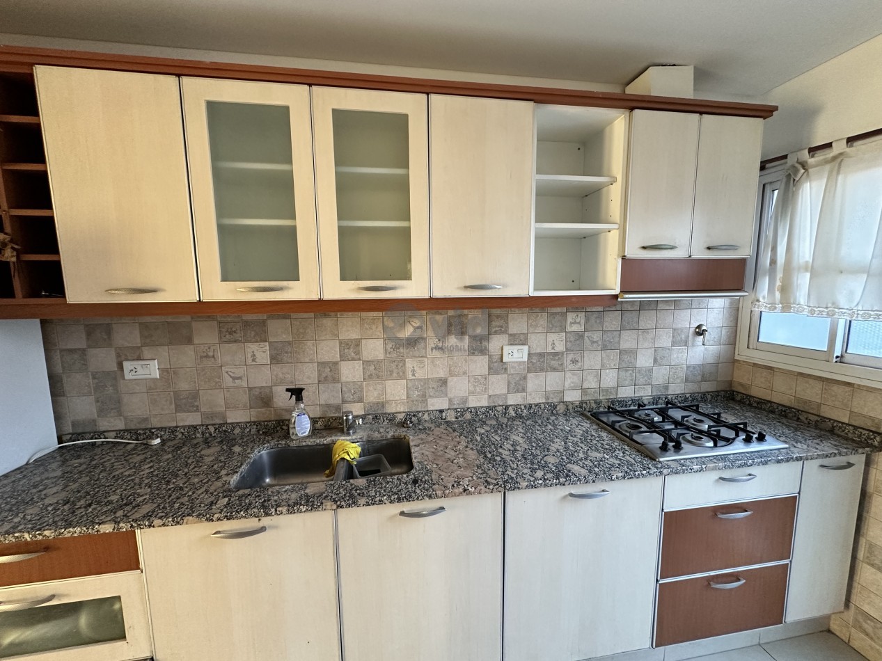 LUMINOSA CASA EN VENTA EN BARRIO PRIVADO DALVIAN-