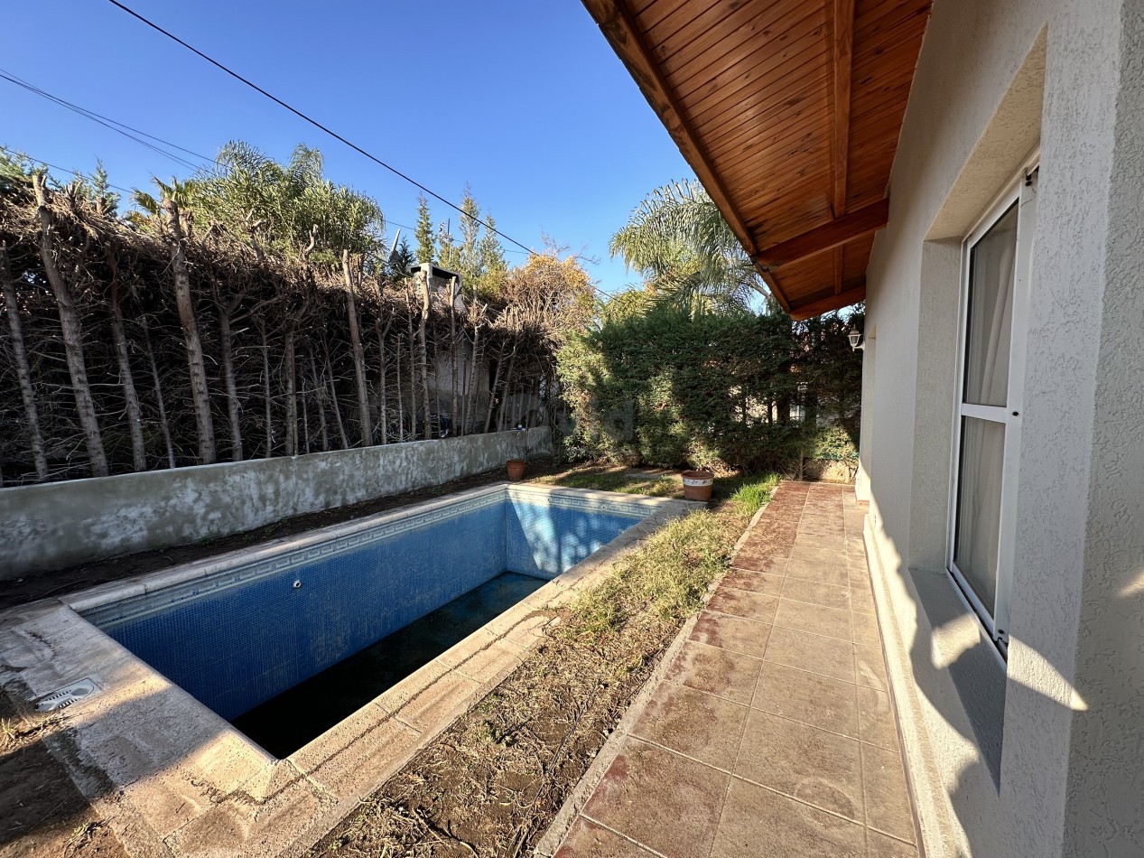 LUMINOSA CASA EN VENTA EN BARRIO PRIVADO DALVIAN-