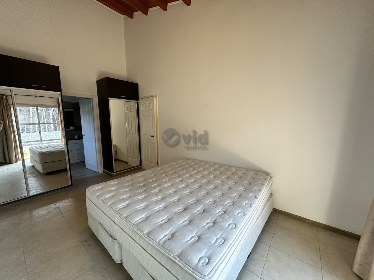 LUMINOSA CASA EN VENTA EN BARRIO PRIVADO DALVIAN-