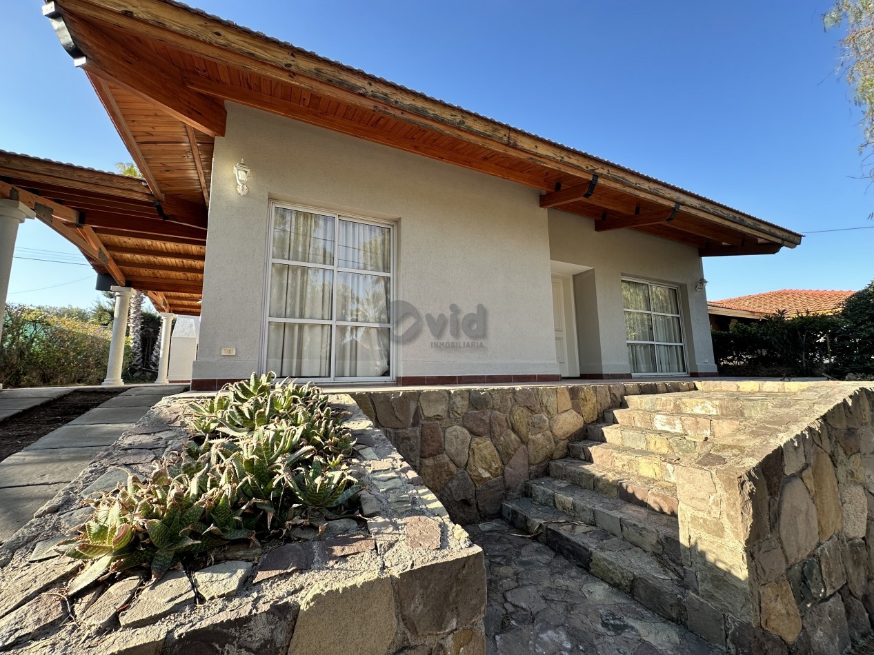LUMINOSA CASA EN VENTA EN BARRIO PRIVADO DALVIAN-