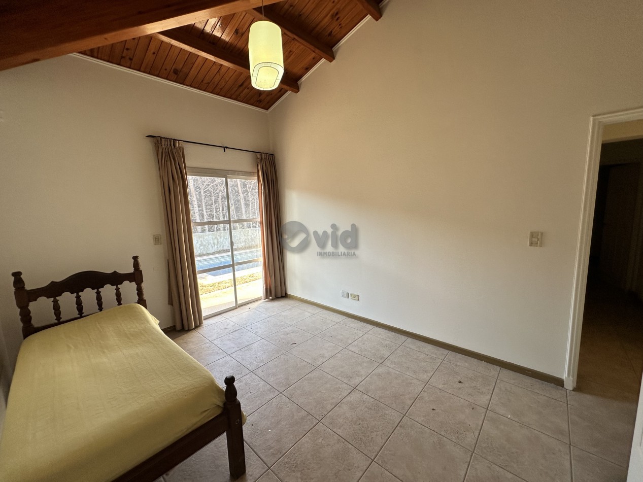 LUMINOSA CASA EN VENTA EN BARRIO PRIVADO DALVIAN-