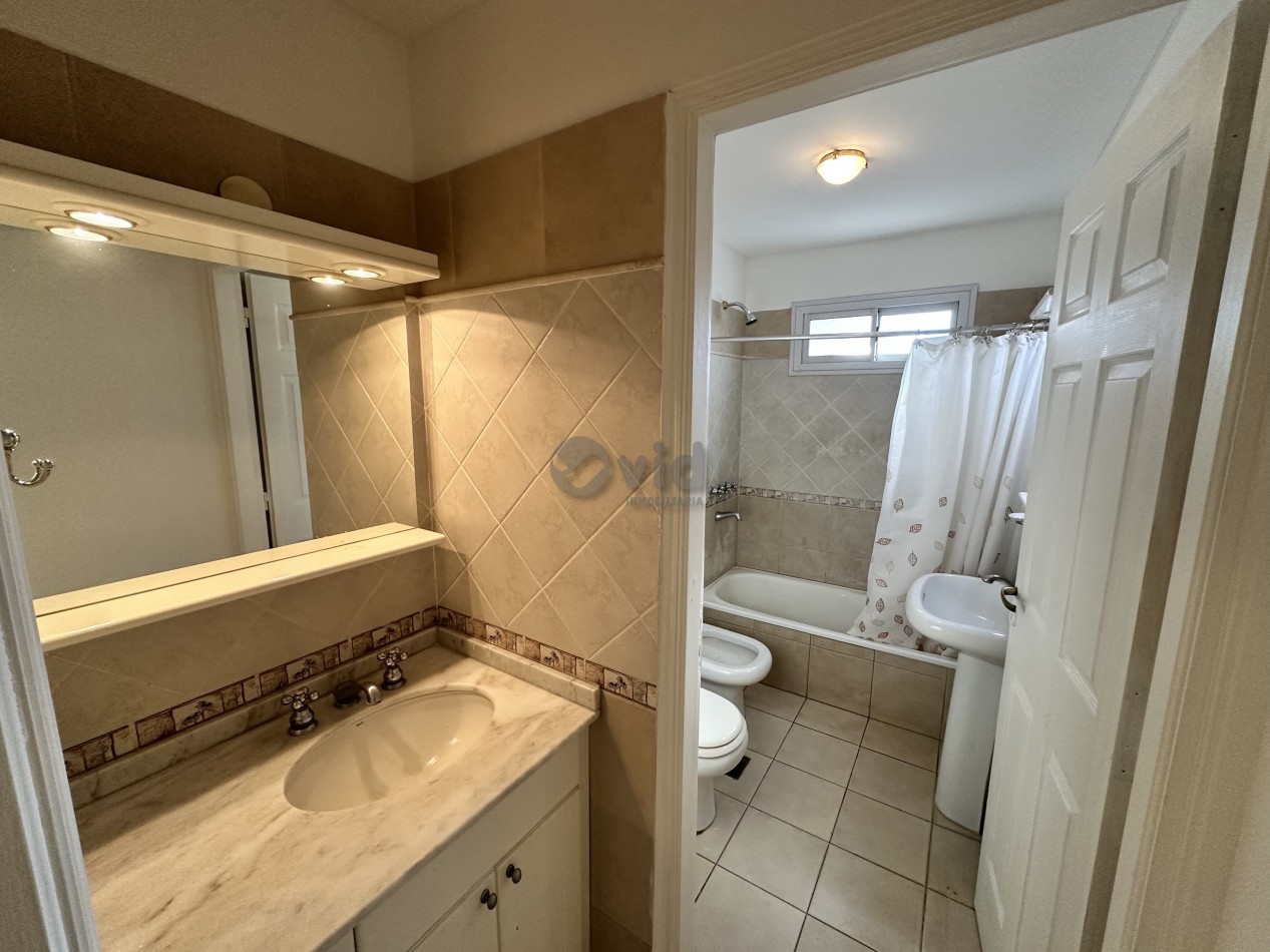 LUMINOSA CASA EN VENTA EN BARRIO PRIVADO DALVIAN-
