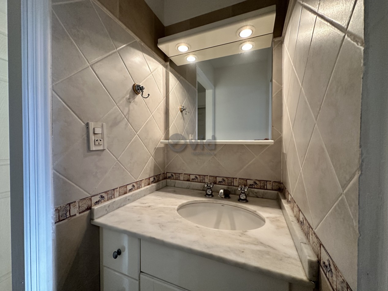 LUMINOSA CASA EN VENTA EN BARRIO PRIVADO DALVIAN-