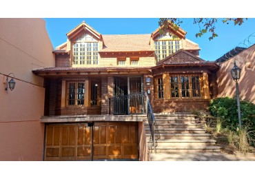 EXCELENTE CASA A LA VENTA EN LA SEXTA SECCION DE MENDOZA