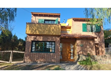 HERMOSA CASA EN VENTA EN BARRIO DALVIAN