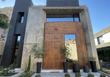 EXCLUSIVA CASA EN VENTA- BARRIO PRIVADO DALVIAN-