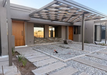 CASA A ESTRENAR EN BARRIO LAS ACACIAS DE GODOY CRUZ