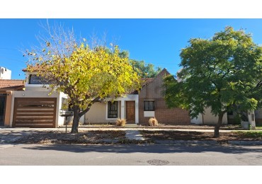 CASA EN VENTA EN BARRIO RAIZ I- LAS HERAS-